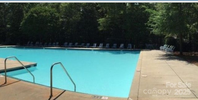 2665 Grantham Place Dr, Fort Mill, SC 29715 - community pool with a patio area