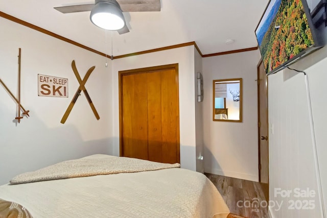 301 Pinnacle Inn Rd Unit 2210, Beech Mountain, NC 28604 - bedroom featuring wood finished floors, ceiling fan, ornamental molding, and baseboards