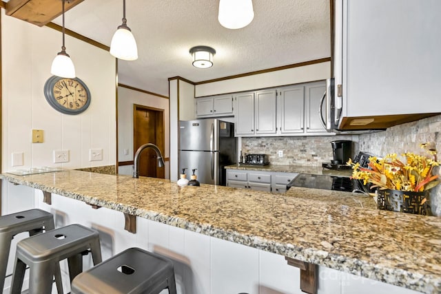 301 Pinnacle Inn Rd Unit 2210, Beech Mountain, NC 28604 - kitchen featuring freestanding refrigerator, a peninsula, decorative backsplash, a sink, and ornamental molding