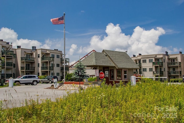 301 Pinnacle Inn Rd Unit 2210, Beech Mountain, NC 28604 - view of apartment building / complex