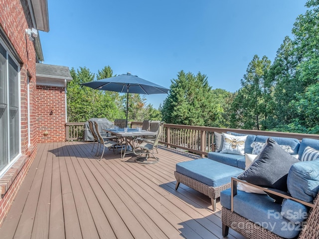 deck with outdoor lounge area and outdoor dining area