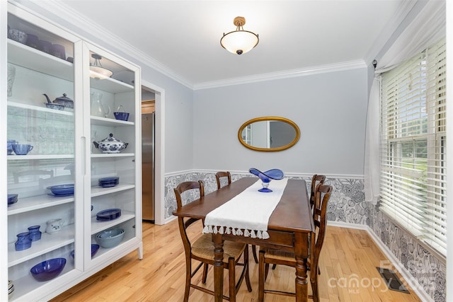 2906 Chapman Cir, Rock Hill, SC 29732 - dining space featuring a wainscoted wall, light wood-style flooring, ornamental molding, and wallpapered walls