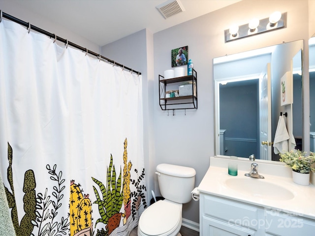 bathroom with toilet, vanity, baseboards, and a shower with shower curtain