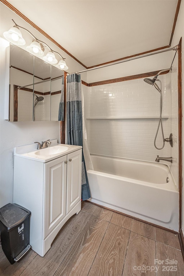full bath with shower / bath combo and vanity