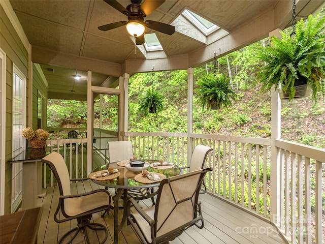 sunroom / solarium featuring a skylight and a ceiling fan