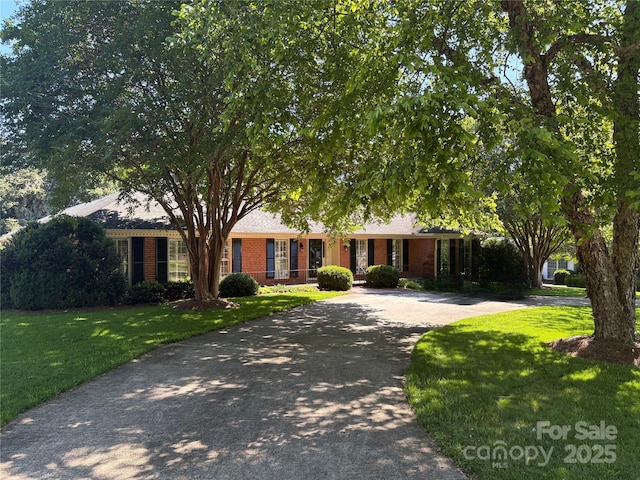 4815 Sentinel Post Rd, Charlotte, NC 28226 - ranch-style house with curved driveway, brick siding, and a front yard