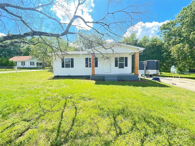 1052 S Grove Street Ext, Lincolnton, NC 28092 - view of front facade featuring a porch and a front yard