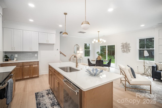 4547 Kings Ct, Hickory, NC 28602 - kitchen with appliances with stainless steel finishes, light wood finished floors, a chandelier, decorative backsplash, and recessed lighting