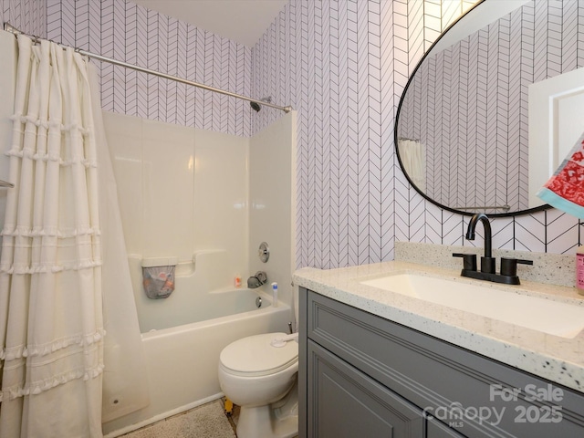 14336 Northridge Dr, Charlotte, NC 28269 - full bath with wallpapered walls, shower / tub combo, toilet, and vanity