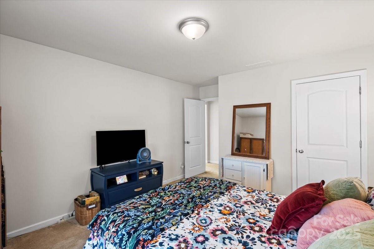 9533 Silverdale Ln, Charlotte, NC 28269 - photo 24