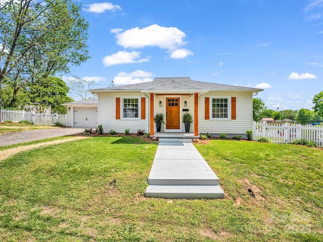 411 W Sycamore St, Lincolnton, NC 28092 - bungalow-style house featuring driveway and a garage