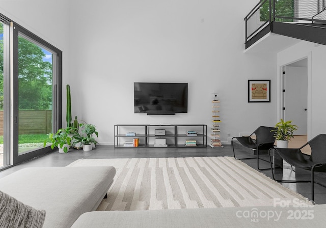 2913 Lake Ave, Charlotte, NC 28208 - living room with a towering ceiling