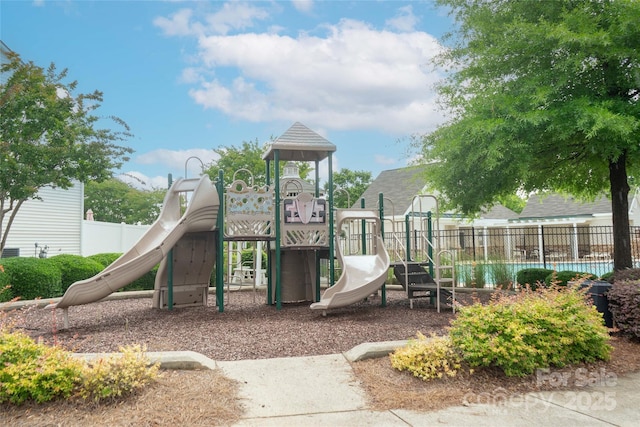 6310 Highland Commons Rd, Charlotte, NC 28269 - communal playground featuring fence