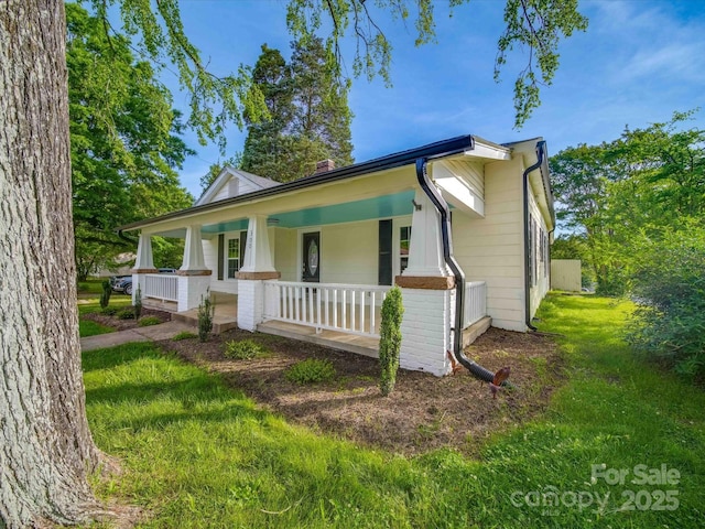 300 W 12th St, Salisbury, NC 28144 - view of front of home with covered porch and a front yard