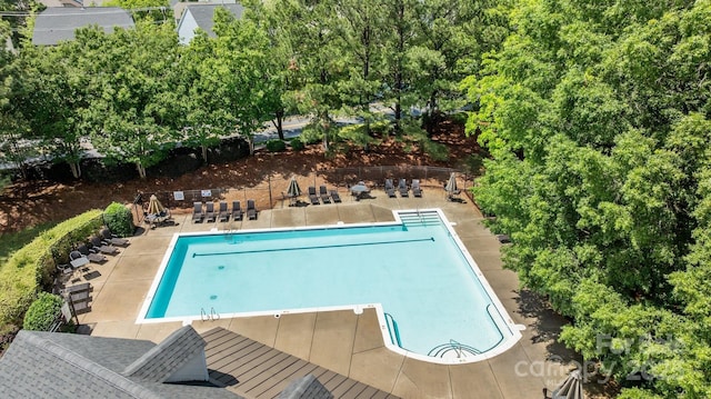 9625 Donna Ve Ln, Charlotte, NC 28277 - community pool with a patio area