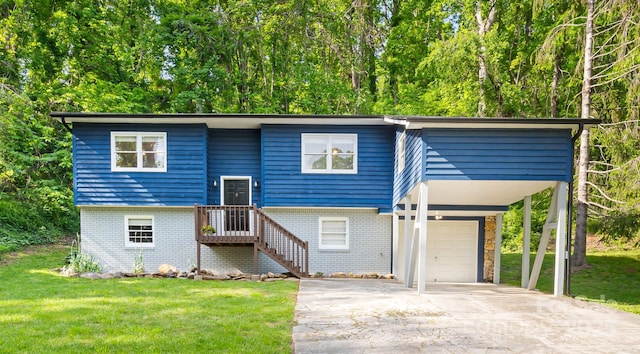 view of front of house featuring driveway, a front lawn, brick siding, and a garage