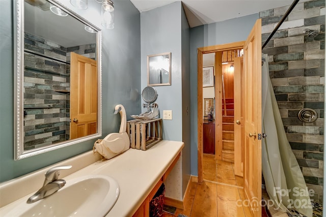 5271 Big Ridge Rd, Glenville, NC 28736 - bathroom featuring a tile shower, vanity, and wood finished floors