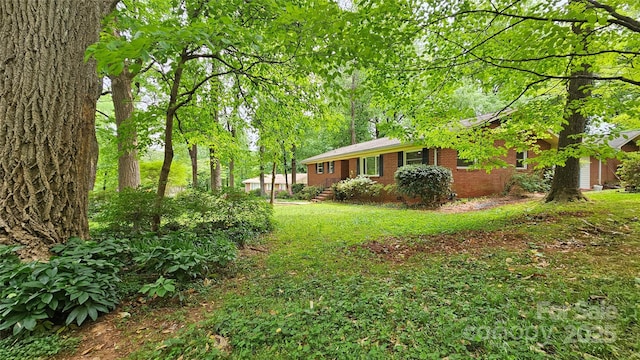 7021 Linda Lake Dr, Charlotte, NC 28215 - view of grassy yard