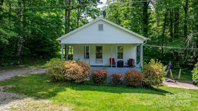 715 Broadway St NW, Lenoir, NC 28645 - bungalow with covered porch and a front yard