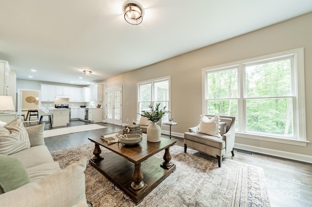 2907 Notchview Ct, Charlotte, NC 28210 - living area with plenty of natural light, baseboards, and recessed lighting