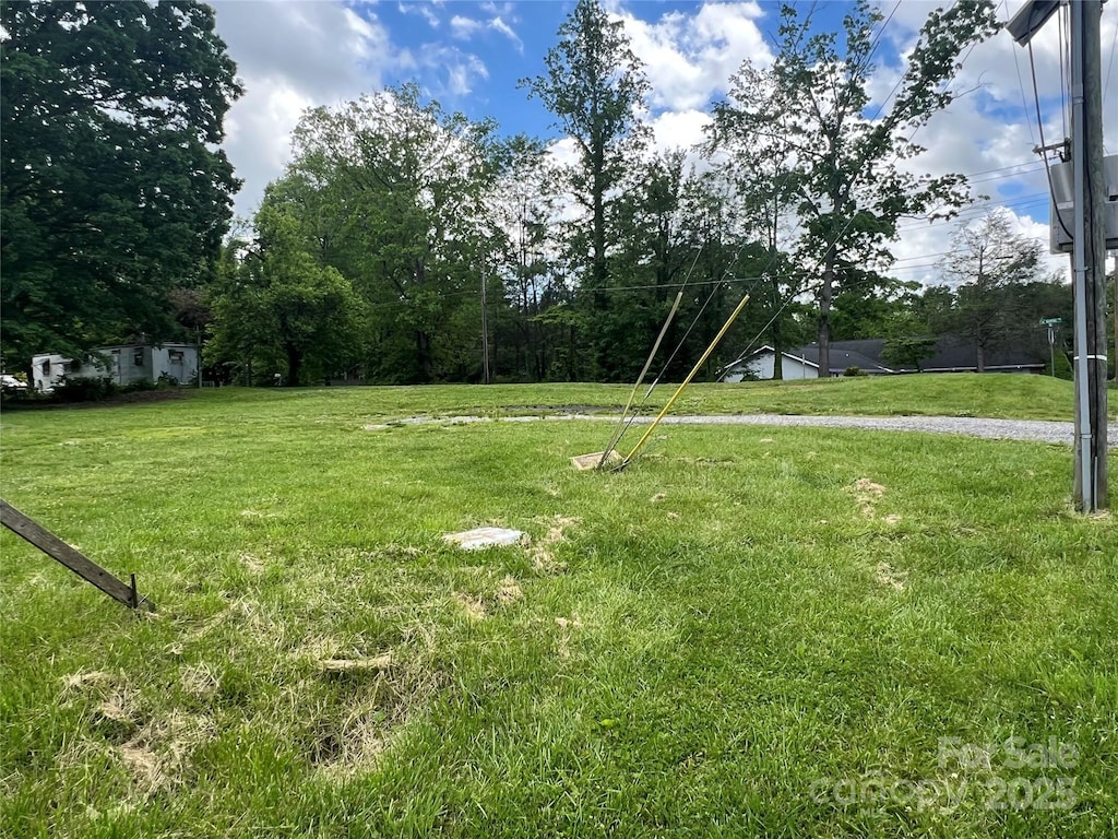 303 Chadwick Ave, Hendersonville, NC 28792