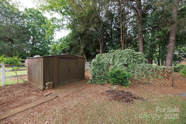 view of yard featuring a storage unit and an outdoor structure