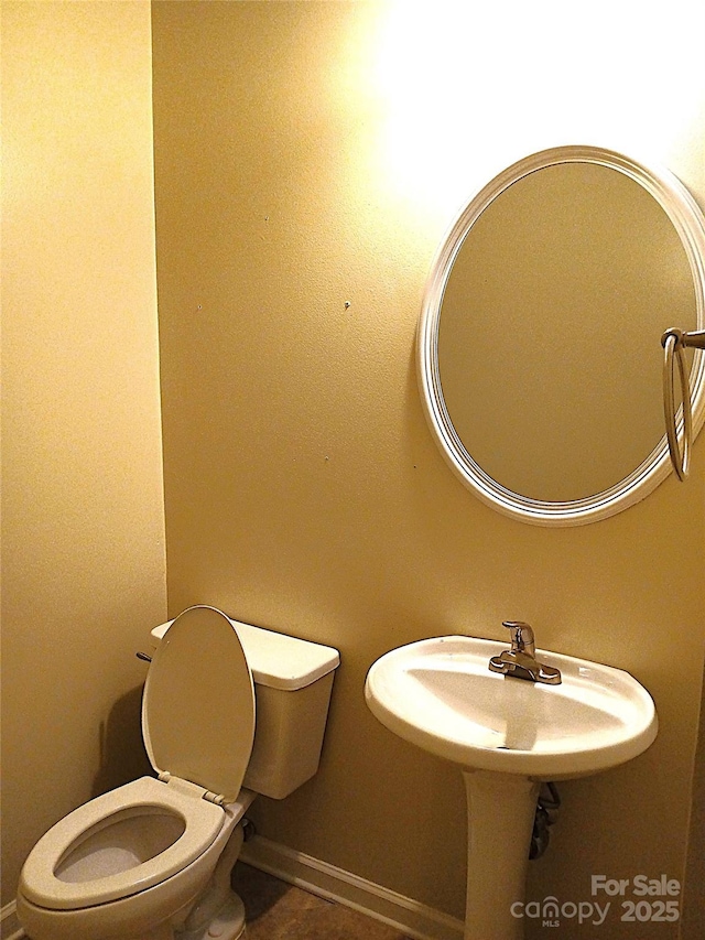 12304 Sandringham Pl, Charlotte, NC 28262 - half bath featuring toilet and baseboards