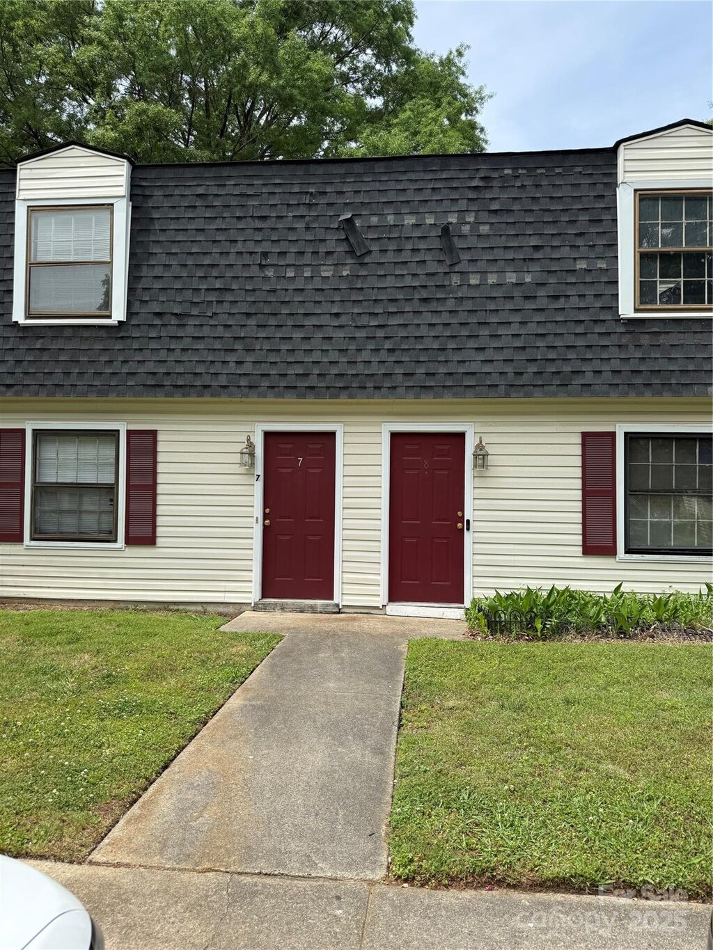 2224 Yorkhills Dr Unit 7, Charlotte, NC 28217 - dutch colonial with a shingled roof and a front yard