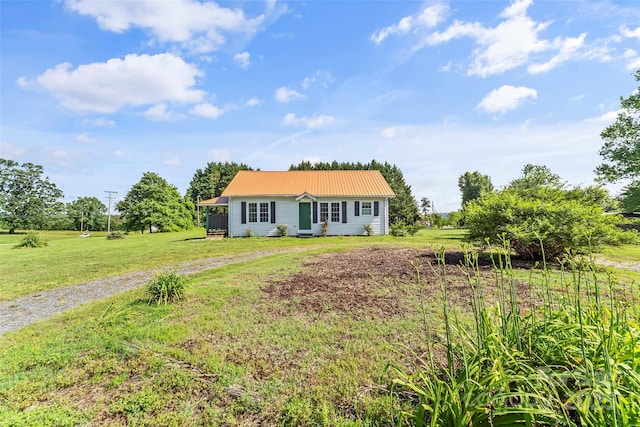 35 Telephone Exchange Rd, Hickory, NC 28601 - view of front of property with a front yard and metal roof
