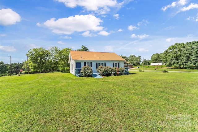 35 Telephone Exchange Rd, Hickory, NC 28601 - view of front of house featuring a front yard and metal roof