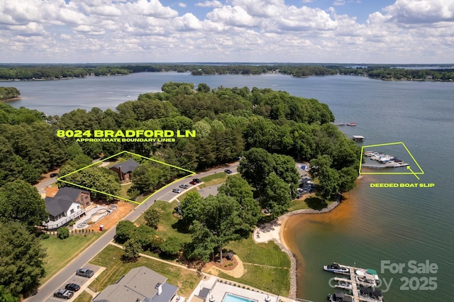 8024 Bradford Ln, Denver, NC 28037 - aerial view of property and surrounding area with a nearby body of water and property boundaries highlighted