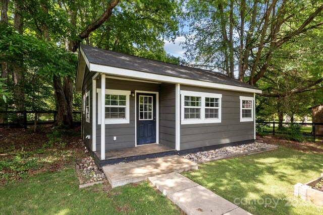 5229 Mt Holly Huntersville Rd, Charlotte, NC 28216 - view of outdoor structure with an outdoor structure