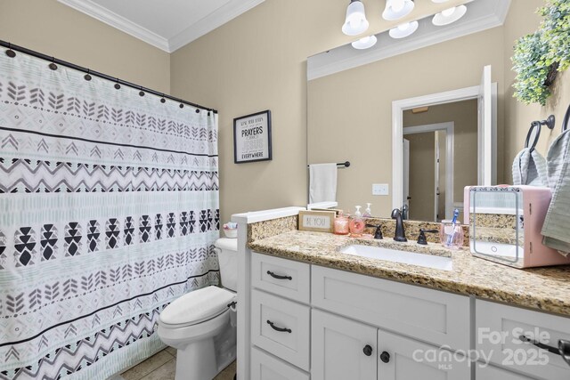 335 Wintergreen Ct, Kings Mountain, NC 28086 - full bathroom featuring toilet, crown molding, vanity, and a shower with shower curtain