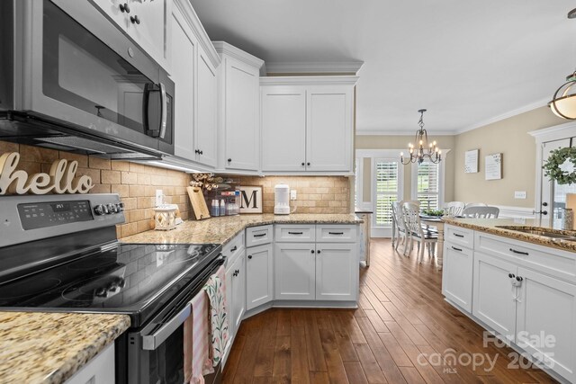 335 Wintergreen Ct, Kings Mountain, NC 28086 - kitchen featuring appliances with stainless steel finishes, a chandelier, white cabinets, ornamental molding, and dark wood finished floors