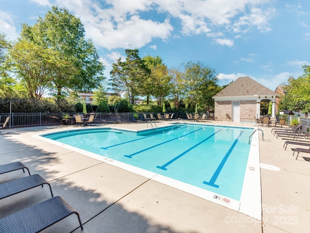 3044 Luke Crossing Dr, Charlotte, NC 28226 - community pool with a patio area
