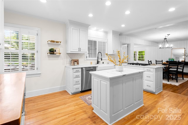 5162 Lincrest Pl, Charlotte, NC 28211 - kitchen featuring a sink, a kitchen island, ornamental molding, stainless steel appliances, and light wood-style flooring