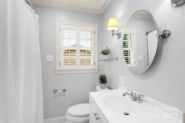 5162 Lincrest Pl, Charlotte, NC 28211 - full bathroom with vanity, crown molding, toilet, baseboards, and curtained shower