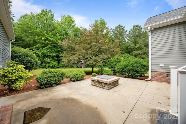 view of patio featuring a fire pit