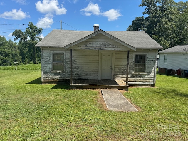 204 13th St, Belmont, NC 28012 - view of front facade with a front yard and a shingled roof