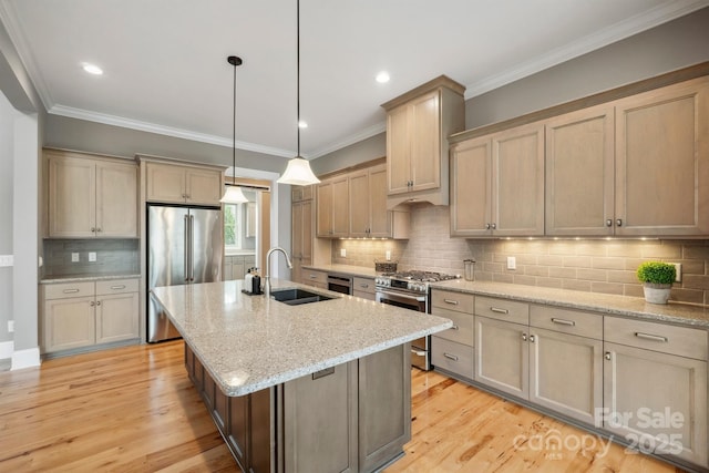 kitchen with stainless steel appliances, a sink, crown molding, an island with sink, and tasteful backsplash