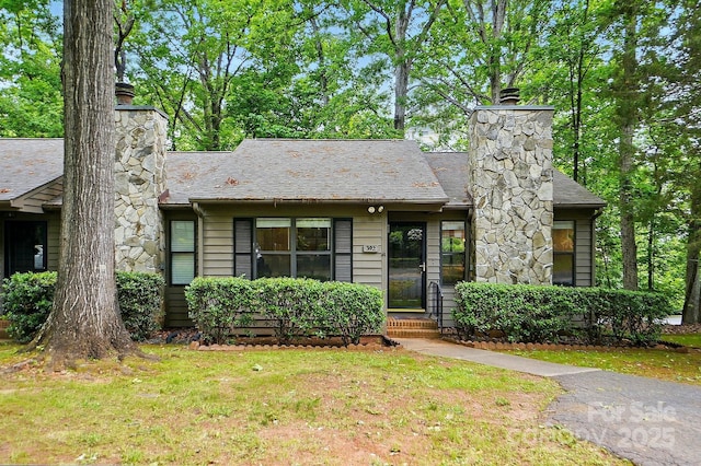 392 Tall Oaks Trl, Fort Mill, SC 29715 - view of front facade with a chimney and a front lawn