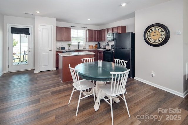 dining space with dark wood-style floors, baseboards, and recessed lighting