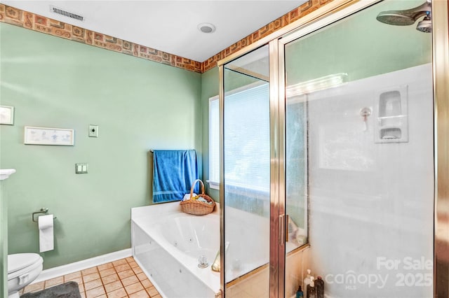 5238 Downing Creek Dr, Charlotte, NC 28269 - bathroom featuring a jetted tub, toilet, baseboards, and tile patterned floors