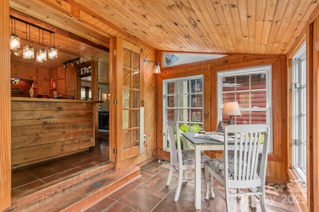 1925 Green Hill Rd, Blowing Rock, NC 28605 - sunroom with vaulted ceiling