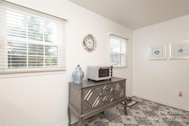 8306 Knights Bridge Rd, Charlotte, NC 28210 - detailed view of baseboards