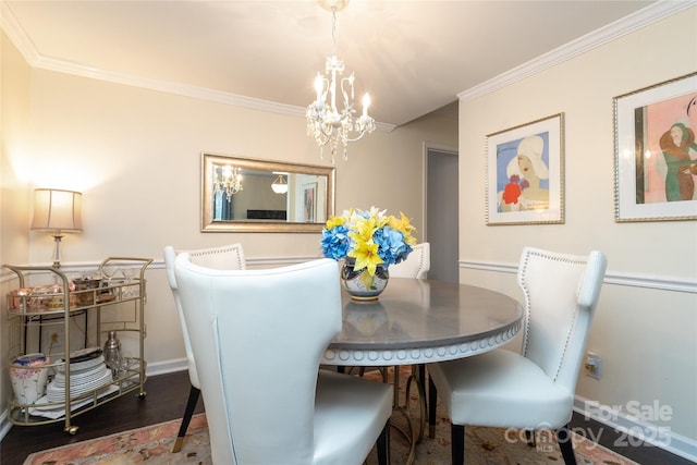 8306 Knights Bridge Rd, Charlotte, NC 28210 - dining area featuring a chandelier, crown molding, baseboards, and wood finished floors