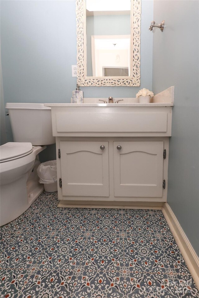 8306 Knights Bridge Rd, Charlotte, NC 28210 - half bath featuring toilet, vanity, and baseboards
