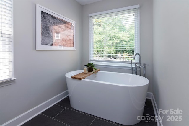 1208 Chausley Ct, Charlotte, NC 28211 - full bath featuring a soaking tub, baseboards, and tile patterned floors