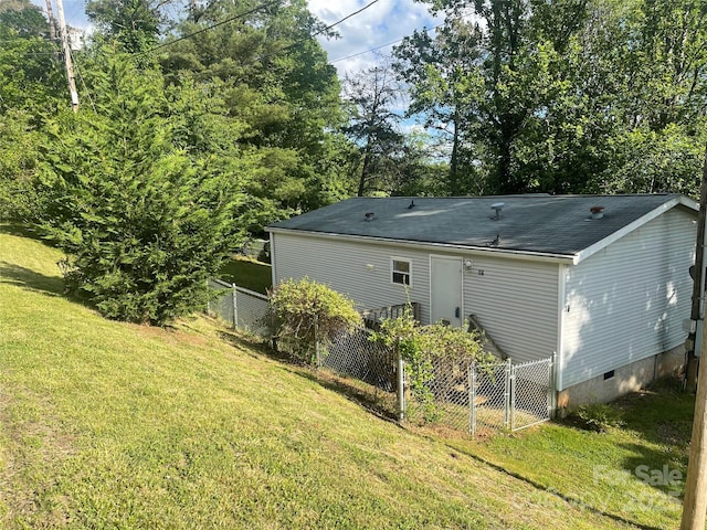 19 Harkins Ln, Marshall, NC 28753 - rear view of property with crawl space