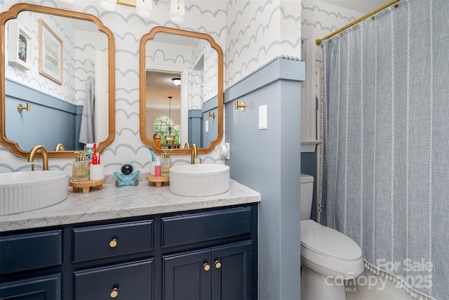 full bath featuring wallpapered walls, toilet, double vanity, and curtained shower